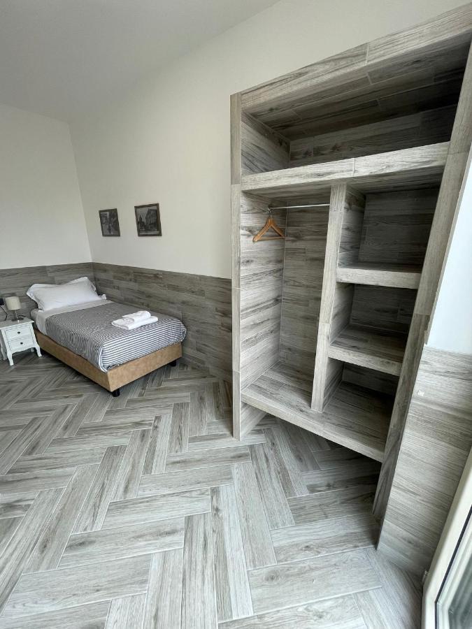Holiday Rooms Rho Exteriör bild